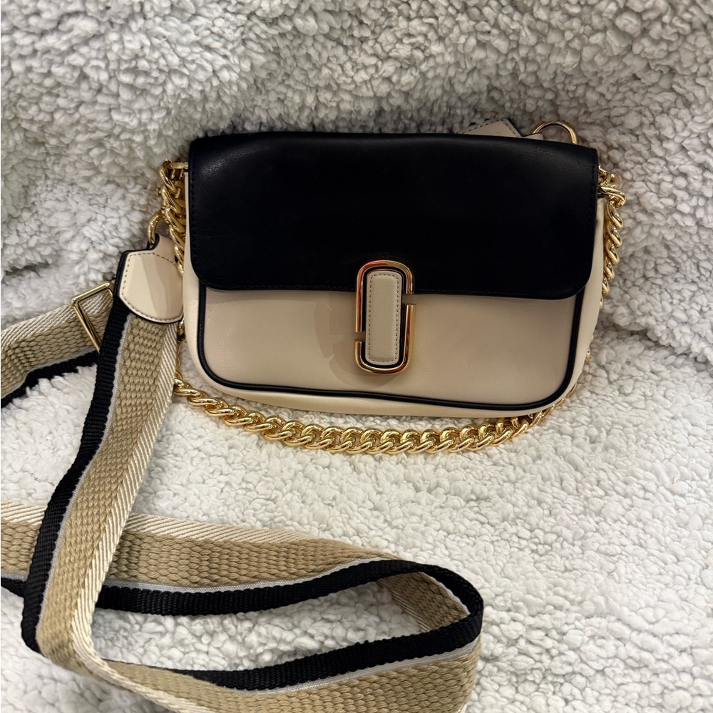 Stylish Black and Cream Crossbody Bag with Textured Flap and Adjustable Strap